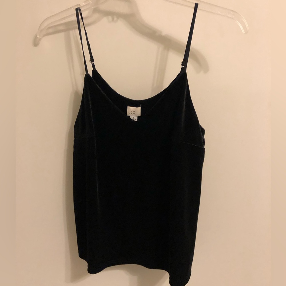 B12) A new day velvet-like tank